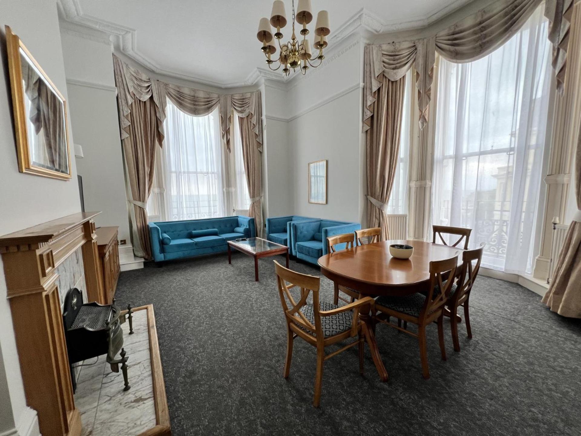 Cavendish Hotel Eastbourne Bagian luar foto
