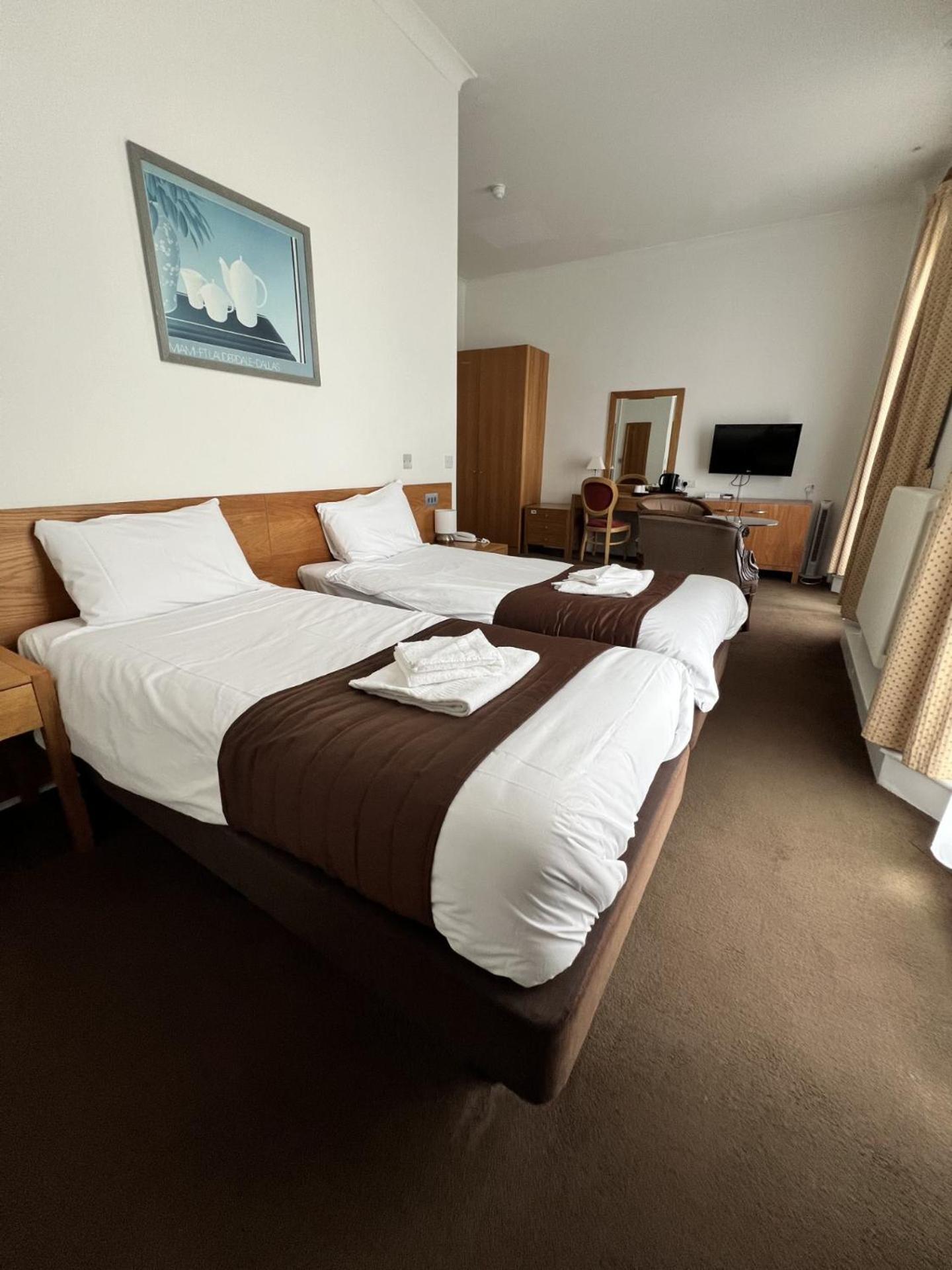 Cavendish Hotel Eastbourne Bagian luar foto