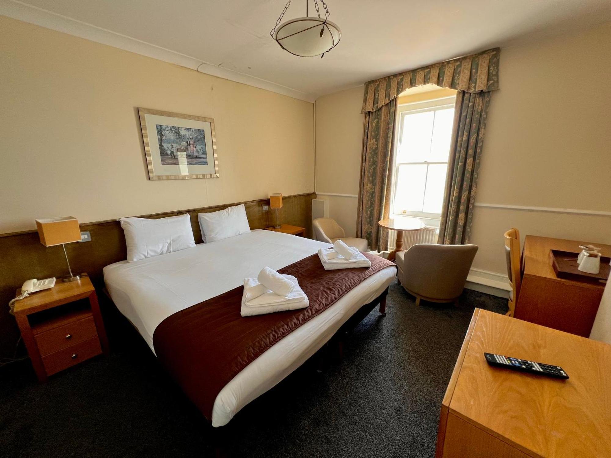 Cavendish Hotel Eastbourne Bagian luar foto