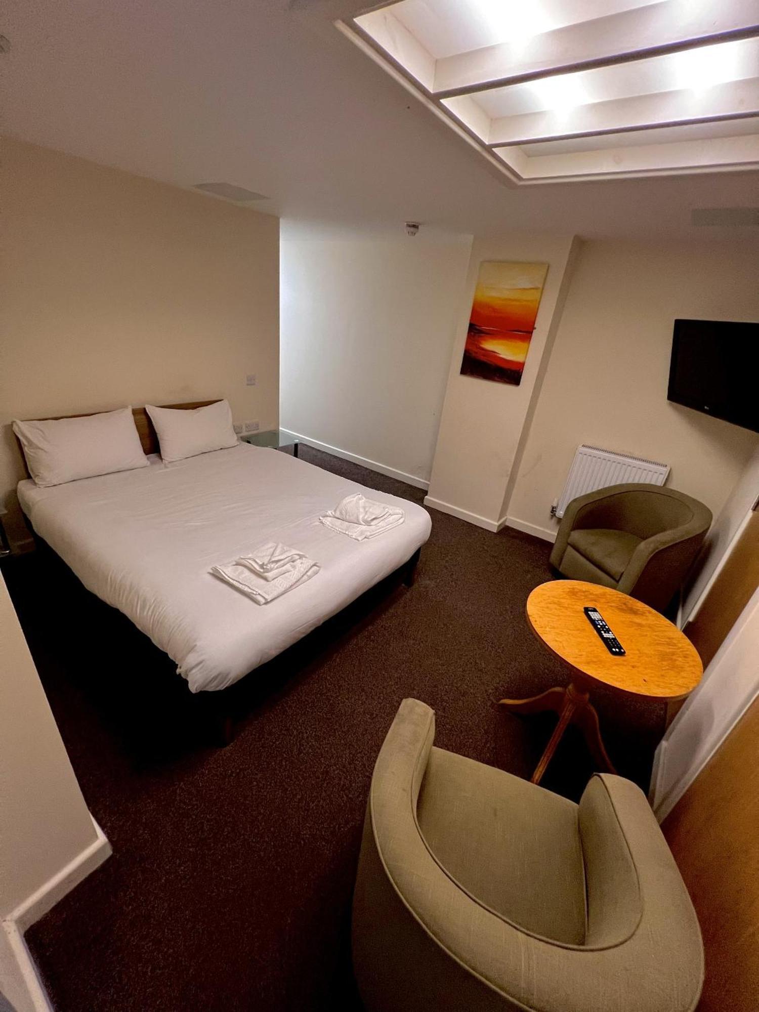 Cavendish Hotel Eastbourne Bagian luar foto