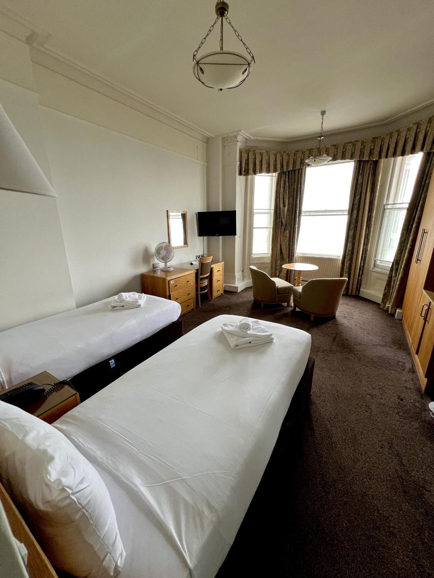 Cavendish Hotel Eastbourne Bagian luar foto