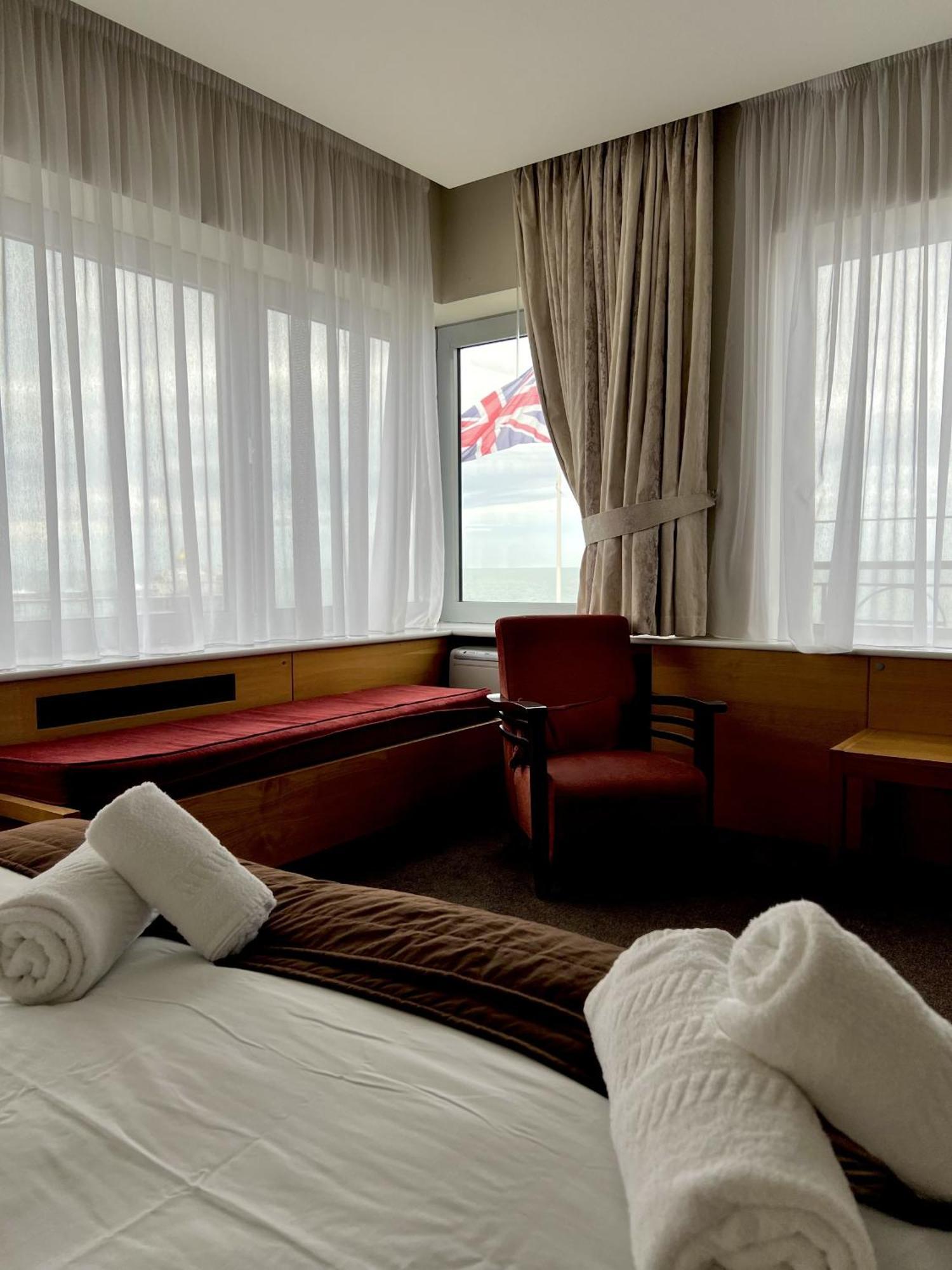 Cavendish Hotel Eastbourne Bagian luar foto