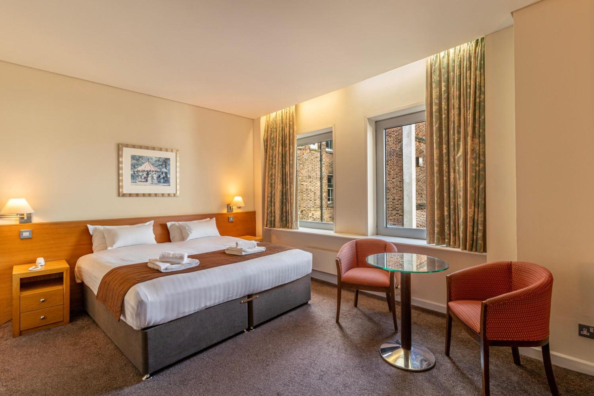 Cavendish Hotel Eastbourne Bagian luar foto