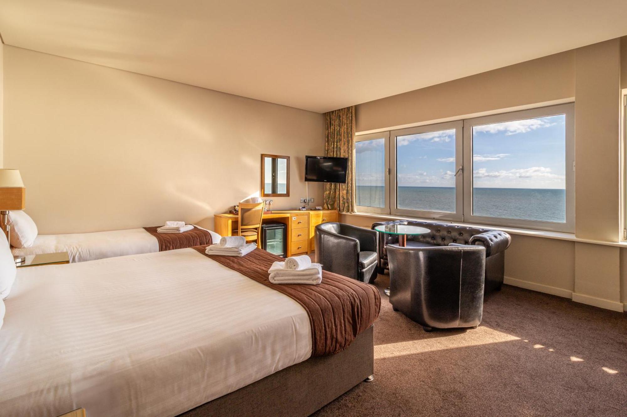 Cavendish Hotel Eastbourne Bagian luar foto