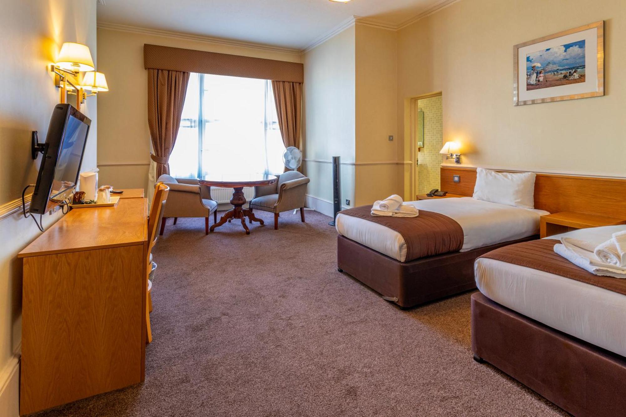 Cavendish Hotel Eastbourne Bagian luar foto