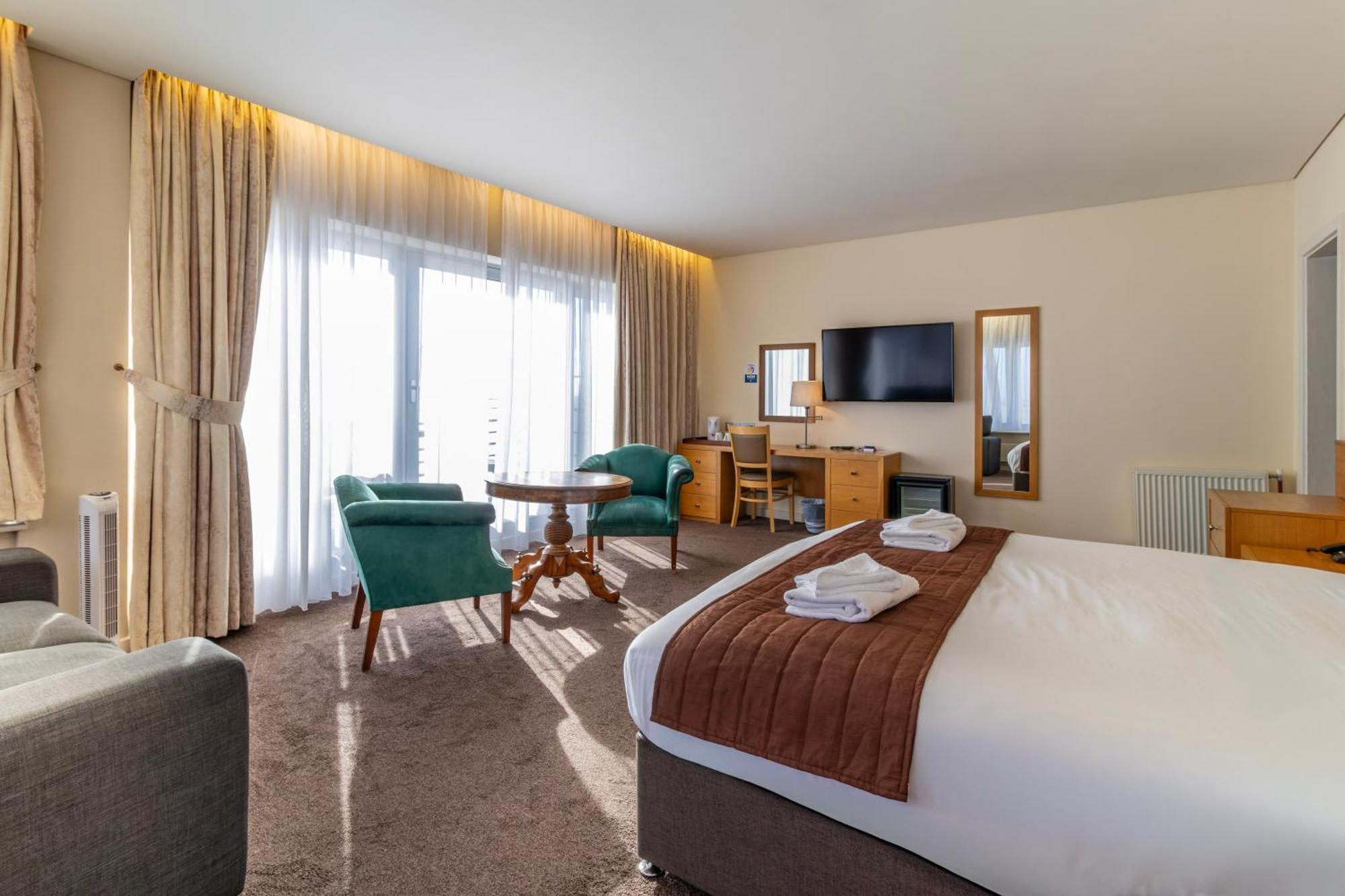 Cavendish Hotel Eastbourne Bagian luar foto
