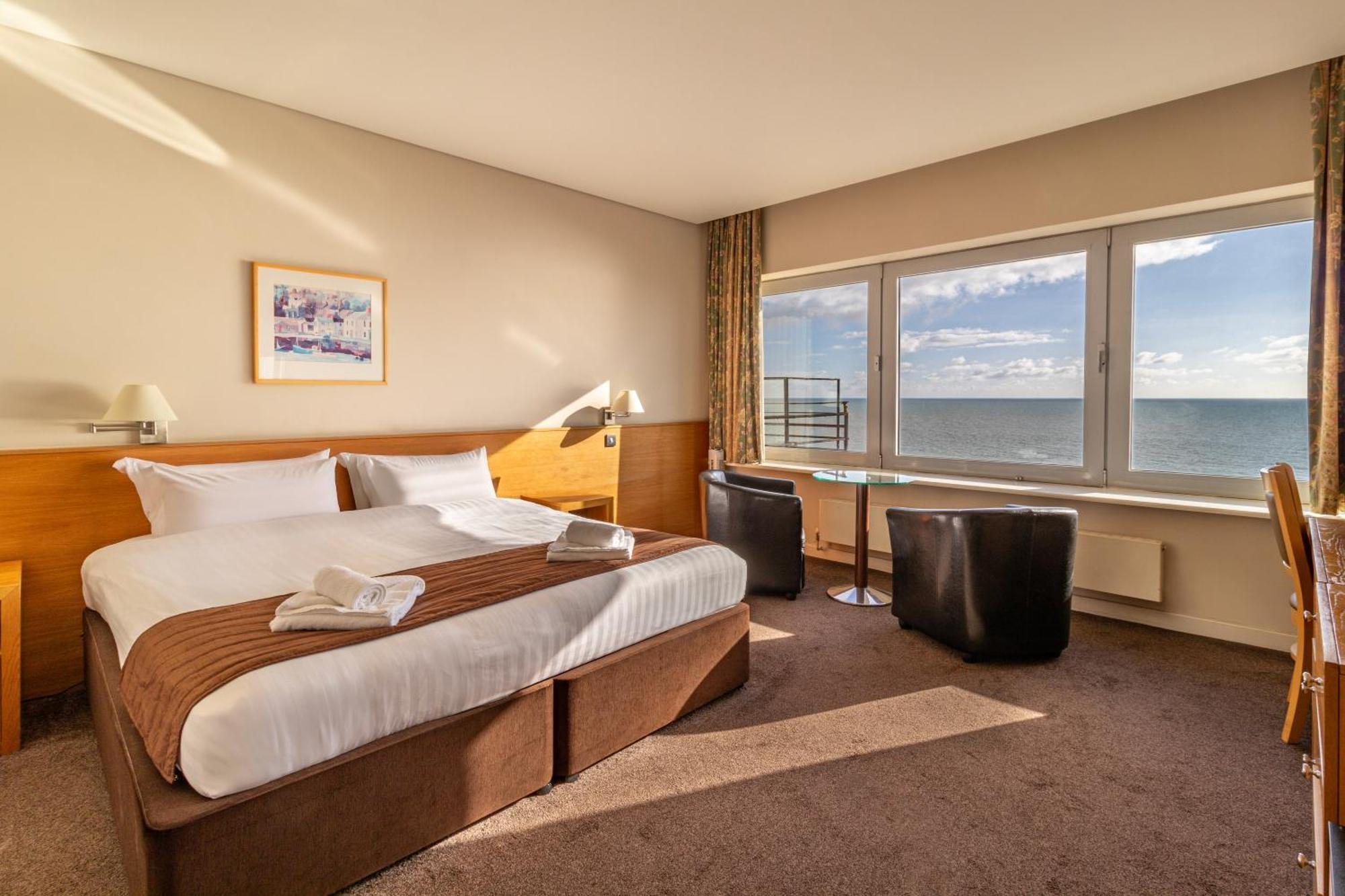 Cavendish Hotel Eastbourne Bagian luar foto