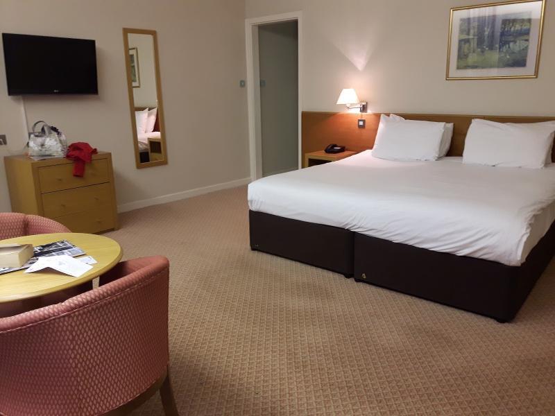 Cavendish Hotel Eastbourne Bagian luar foto