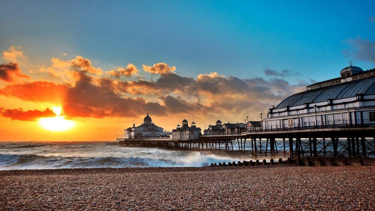 Cavendish Hotel Eastbourne Bagian luar foto